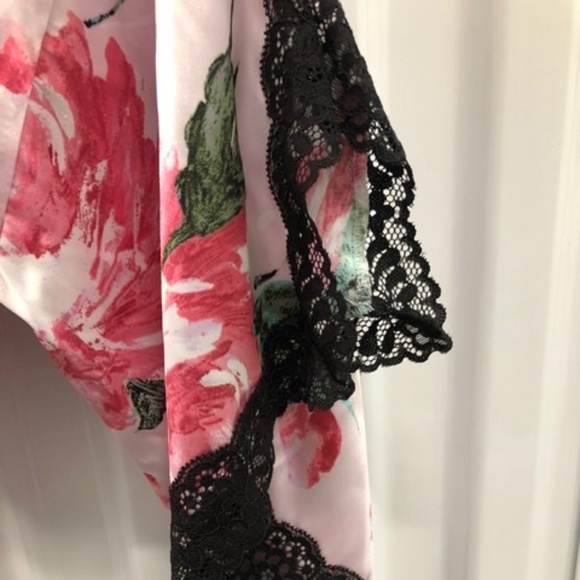 Gorgeous Satin Coverup Robe Kimono, L, NWT - Picture 3 of 10